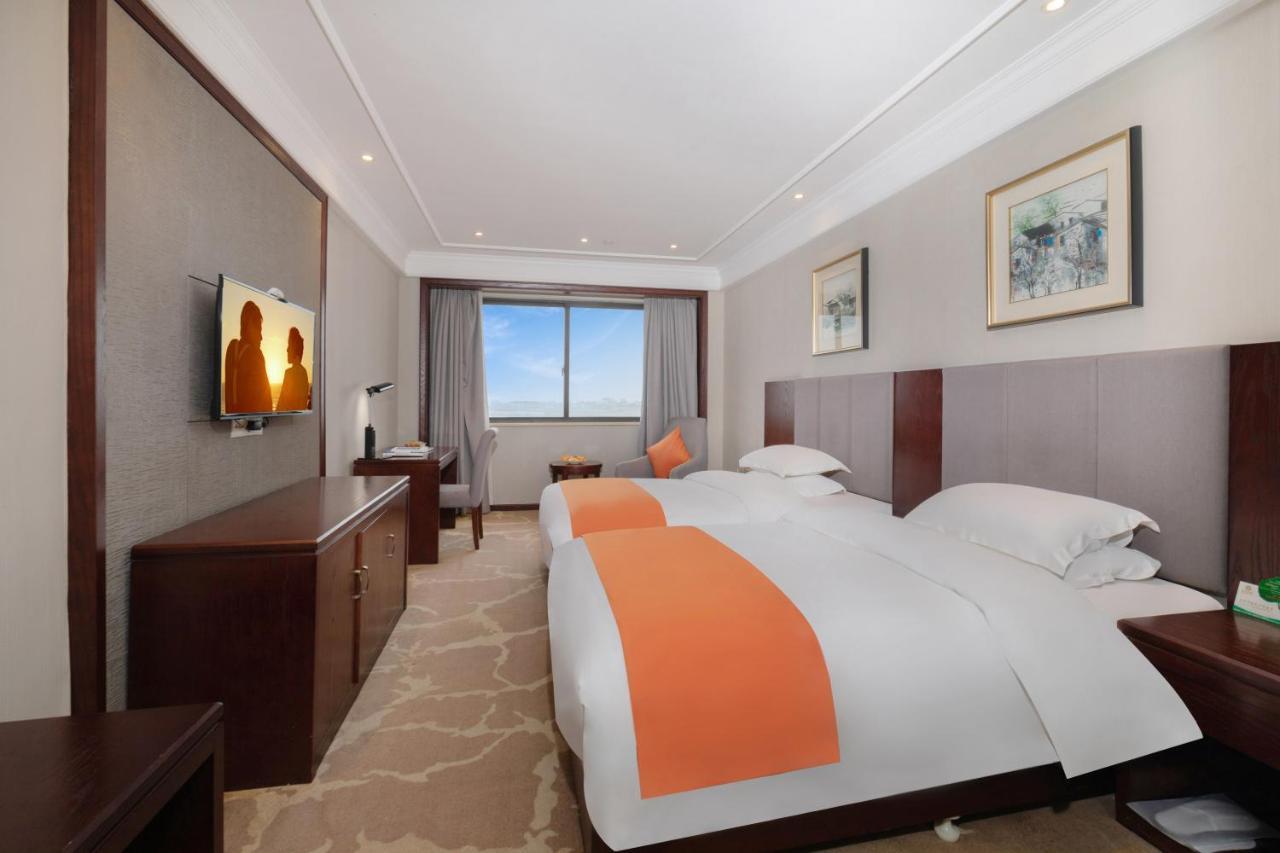 Huzhou Wealth Hotel Buitenkant foto