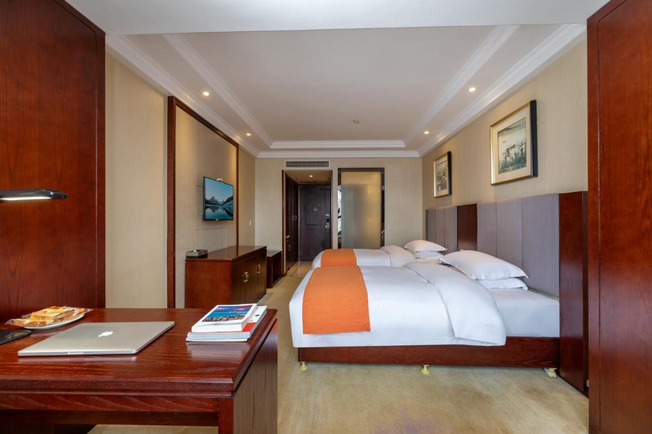 Huzhou Wealth Hotel Buitenkant foto