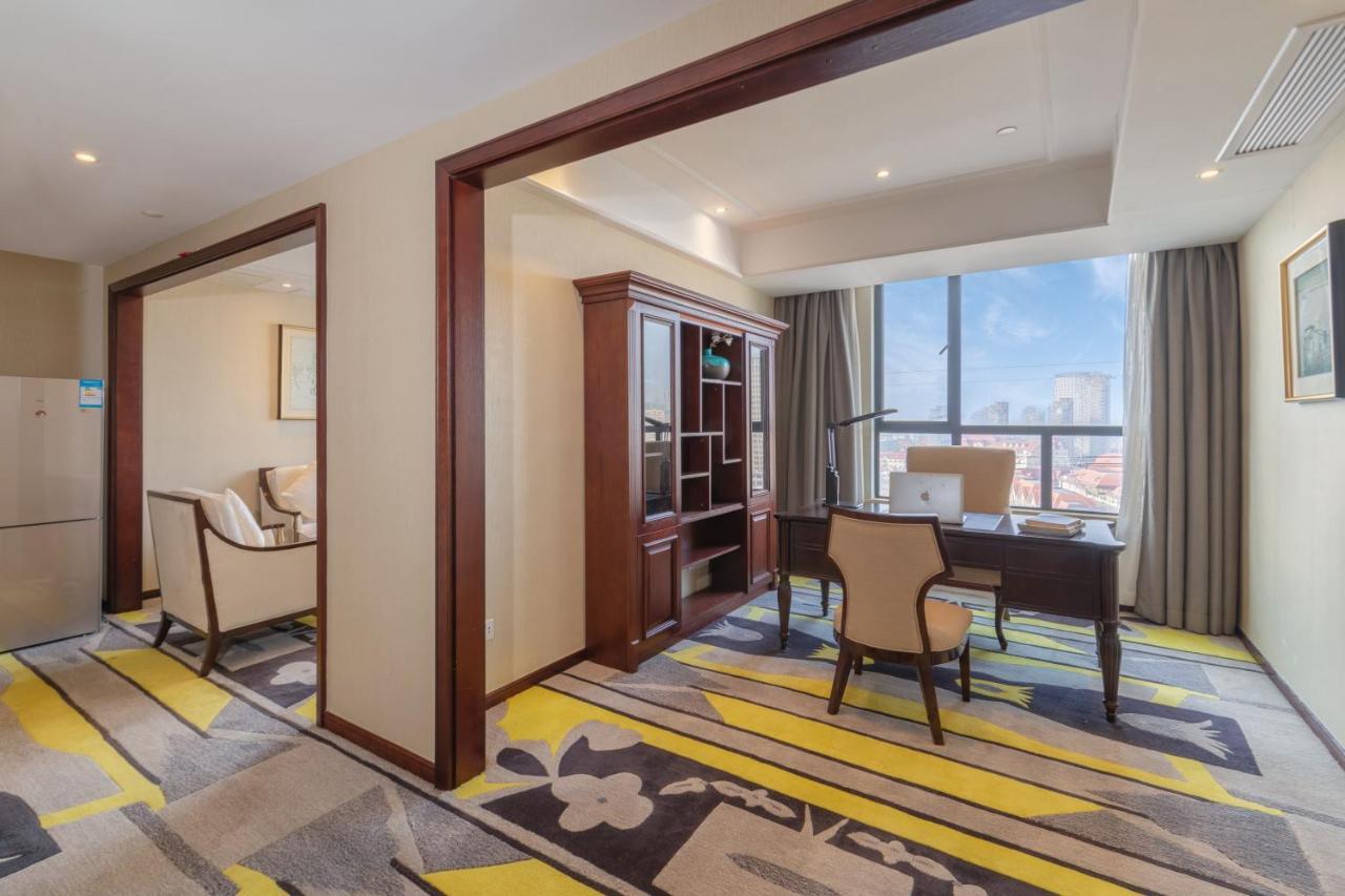 Huzhou Wealth Hotel Buitenkant foto
