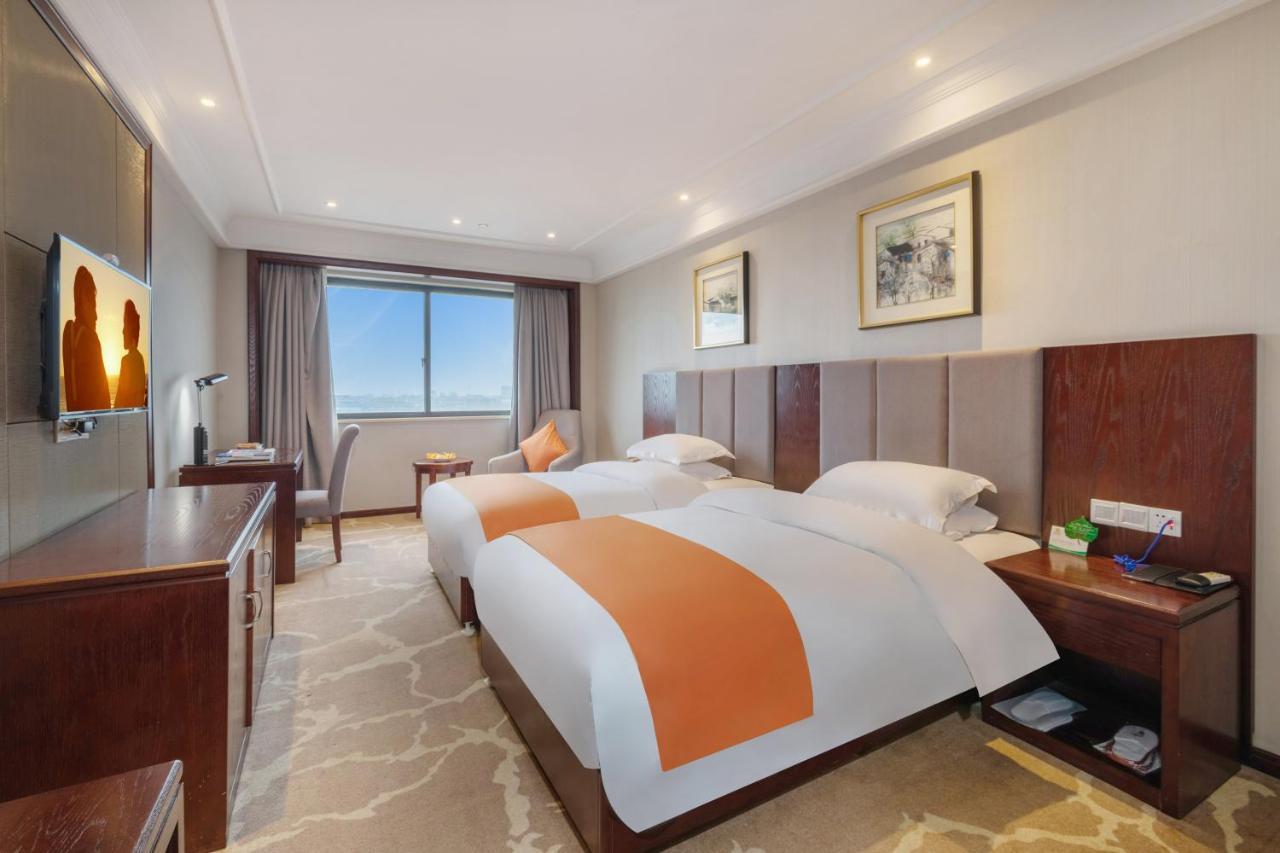 Huzhou Wealth Hotel Buitenkant foto